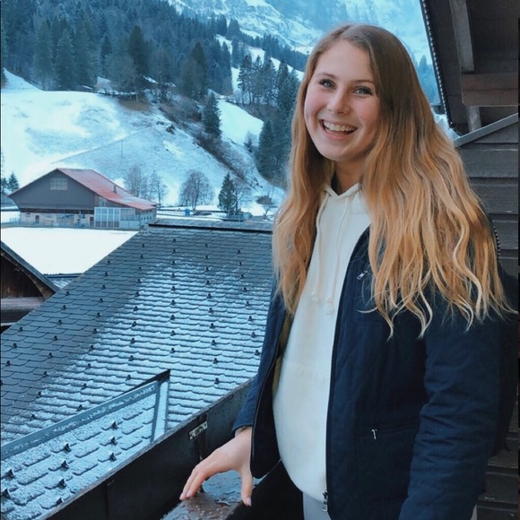 Meet your Posher, Katie - Picture 2 of 3